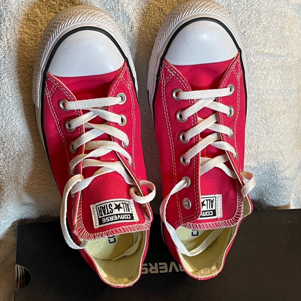 Brand new women converse tennis shoe
